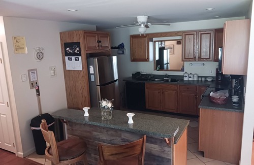 Greentown House | 4th night free. Pocono mountain. 2 mins to Lake Wallenpaupack. 30 mins to Ski.