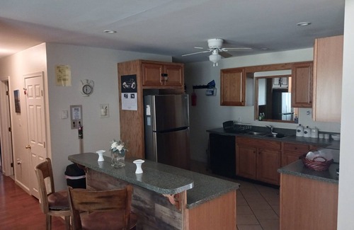 Greentown House | 4th night free. Pocono mountain. 2 mins to Lake Wallenpaupack. 30 mins to Ski.