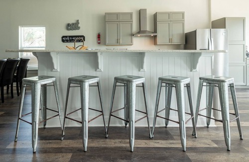 Cocoa Beach House | 5⭐ 6BD/4BA ~ Steps to Beach Shipping Container Pool w ~ Game Rm ~Summer Kitchen