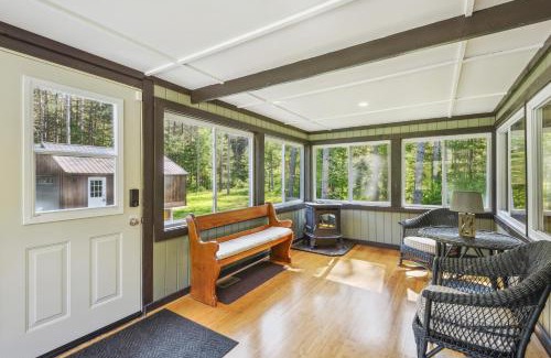 Brantingham House | 5-Acre Brantingham Property with Porch and Grill!