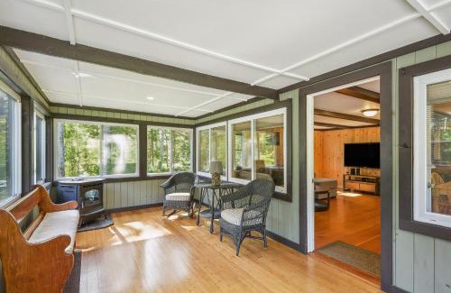 Brantingham House | 5-Acre Brantingham Property with Porch and Grill!