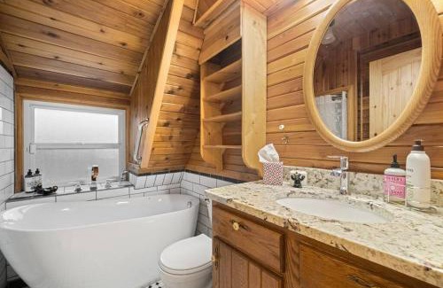 Divide House | 5 Acres! Modern Cabin w/Pikes Peak View