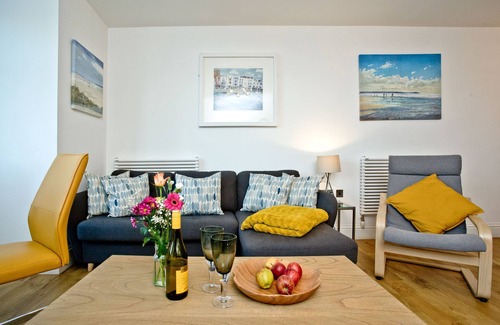 Torcross Apartment | 5 At The Beach - an apartment that sleeps 6 guests in 2 bedrooms