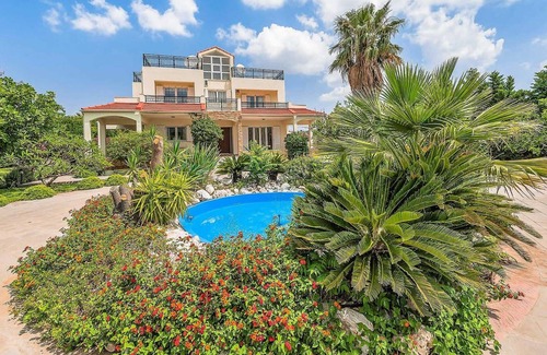 Kolymbia Villa | 5 bed 3 bath, large pool, spacious grounds