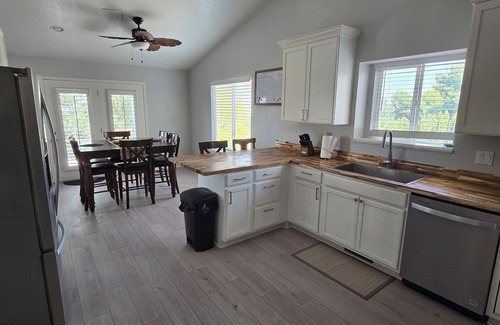 Hyde Park House | 5 Bed, 3 Bath Spacious Home