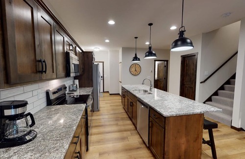 Lake Shore House | 5 Bed 5 Bath Home in Resort with Boat Slip Gull Lake!