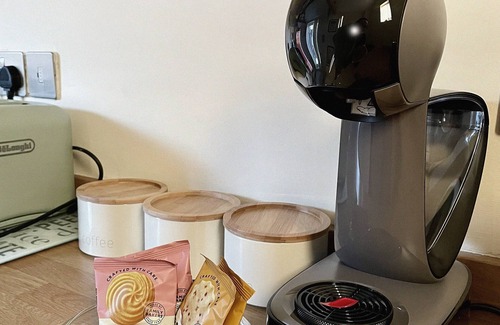 Northway House | 5 Bed Home in Northway, Tewkesbury with Parking