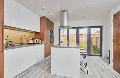 Failsworth Apartment | 5-Bed House - Perfect for Groups & Families