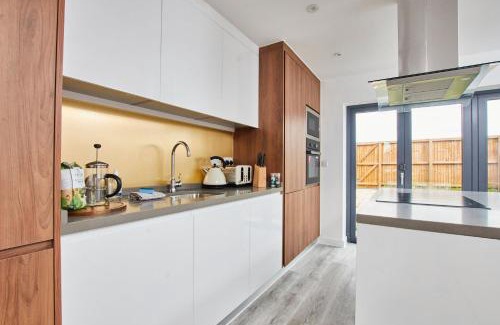 Failsworth Apartment | 5-Bed House - Perfect for Groups & Families