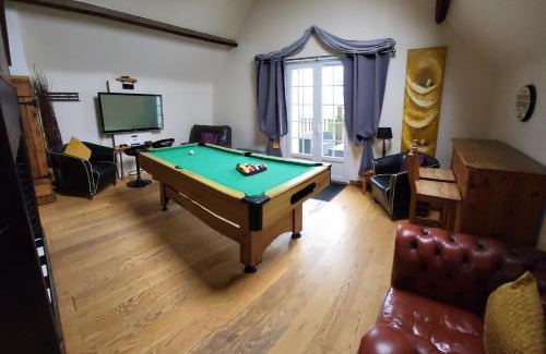 Isigny-le-Buat House | 5 Bed House - Sleeps 10 - Pets - Pool - HotTub