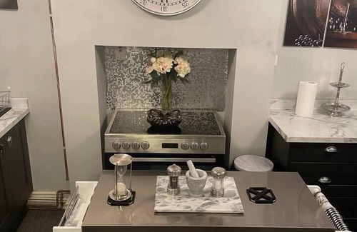 Ross-on-Wye House | 5 Bed House - Sleeps 12 - Pets - Parking