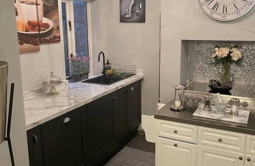 Ross-on-Wye House | 5 Bed House - Sleeps 12 - Pets - Parking