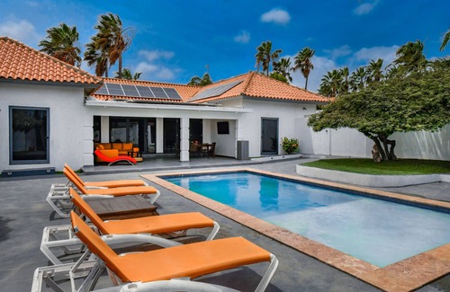 Shiribana Villa | 5 bedr Home in Aruba Santa Cruz With Pool