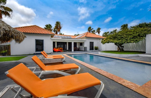 Shiribana Villa | 5 bedr Home in Aruba Santa Cruz With Pool
