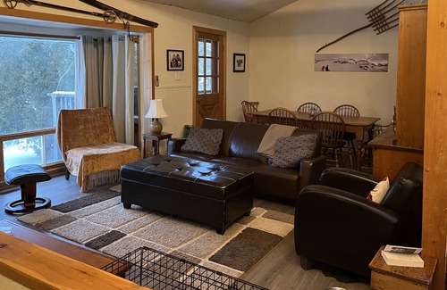Craigleith Cabin | 5-Bedroom Open Concept Cabin in Heart of Blue Mountains
