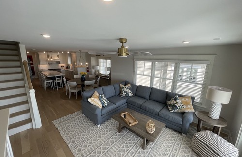 Avalon House | 5 Bedroom, 3.5 Bath Bayfront Home with Amazing Sunset Views!