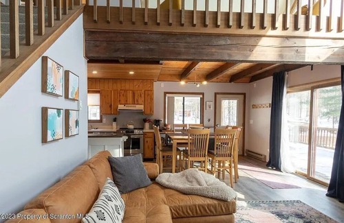 Lake Ariel House | 5 bedroom 3 bath Poconos retreat, near lakes, tennis, golf, skiing, rec center