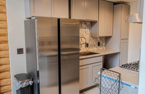 Brian Head House | 5+ Bedroom, 4 Bath, 2 Full Kitchens w/Gameroom & 8 person Hot Tub