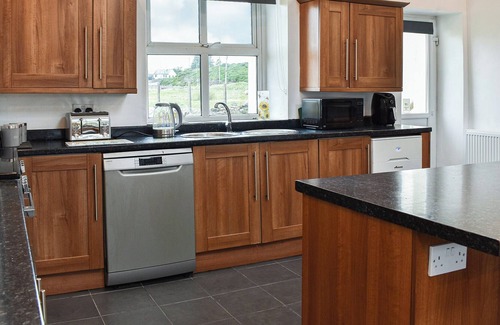 Caernarfon Cottage | 5 bedroom accommodation in Upper Llandwrog, Nr Caernarfon