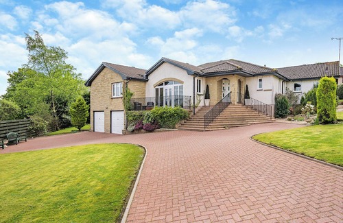 Powmill Cottage | 5 bedroom accommodation in Powmill, near Dollar