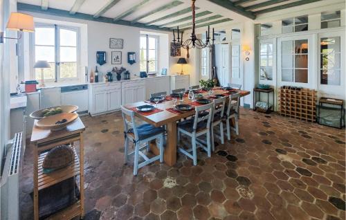 Ouveillan House | 5 Bedroom Beautiful Home In Ouveillan