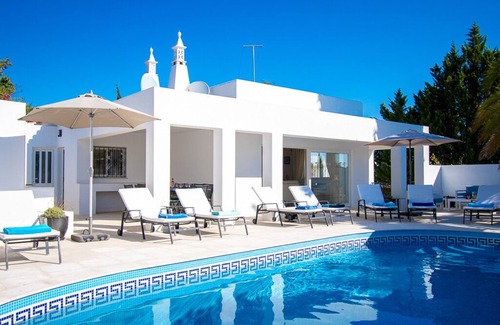 Mato Serrao Villa | 5 bedroom detached villa with private pool and maid service, Carvoeiron