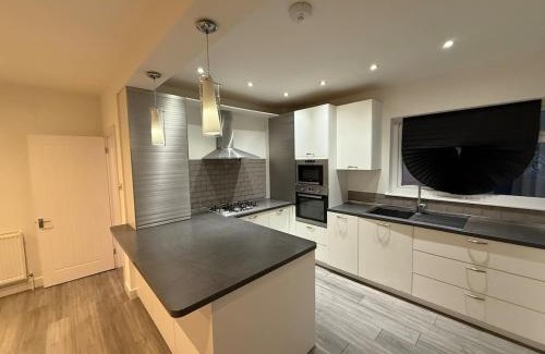 Petts Wood and Knoll Apartment | 5 bedroom house in Pettswood