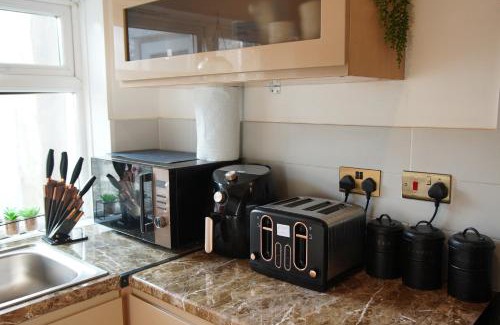 Adamsdown House | 5 bedroom house near cardiff city.