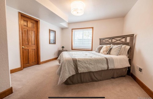 Castle Rock House | 5-bedroom house on 2 acres with excellent mountain views in Castle Pines, CO