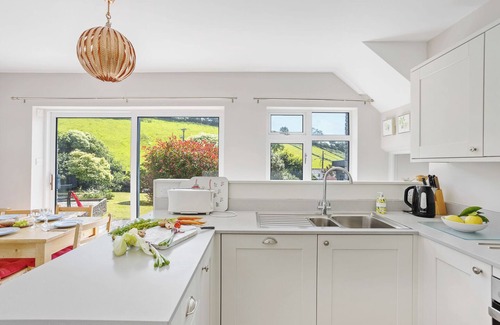 Salcombe House | 5 Bedroom House Walking distance to Beaches & Ferry to Salcombe