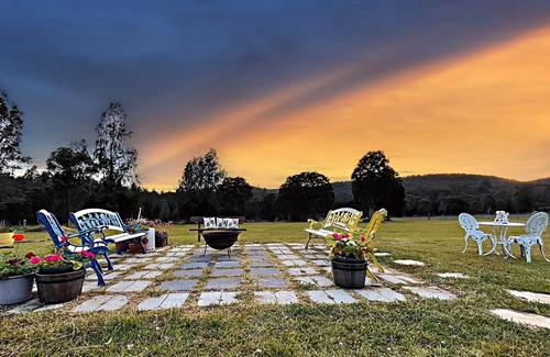 Coolongolook House | 5 bedroom house with access to a river lots of space