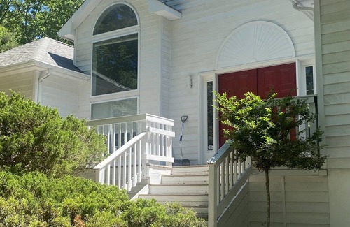 Hampton Bays House | 5 Bedroom in Hampton Bays. Two separate living areas.