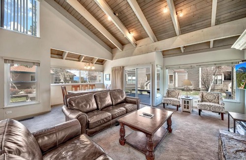South Lake Tahoe House | 5 Bedroom Lakeview Townhouse - Sleeps up to 12 guests! townhouse