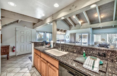 South Lake Tahoe House | 5 Bedroom Lakeview Townhouse - Sleeps up to 12 guests! townhouse