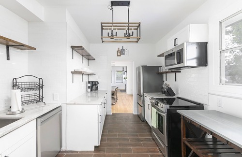 Crestline Heights House | 5 Bedroom Modern Farmhouse mins from Downtown