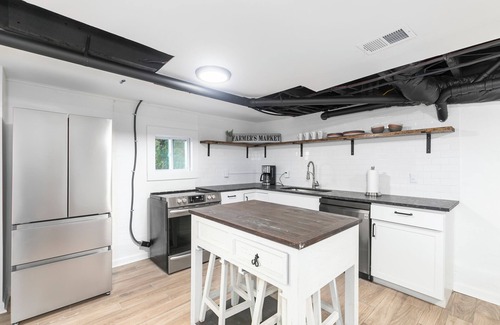 Crestline Heights House | 5 Bedroom Modern Farmhouse mins from Downtown