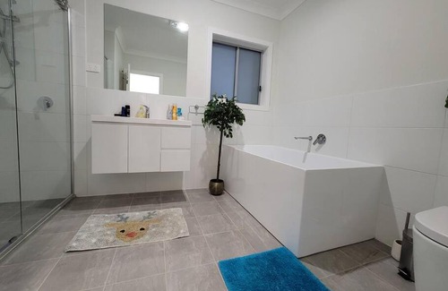 Marsden Park House | 5 bedroom new house (no stairs)