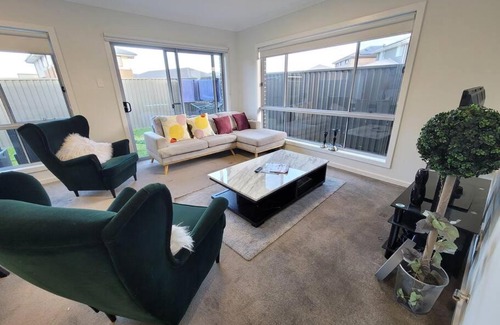 Marsden Park House | 5 bedroom new house (no stairs)