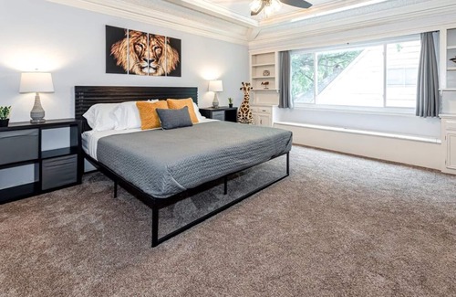 Bammel House | 5-Bedroom Sanctuary w Pool: 25 Mins Downtown SC