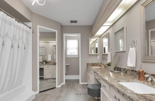 Bammel House | 5-Bedroom Sanctuary w Pool: 25 Mins Downtown SC