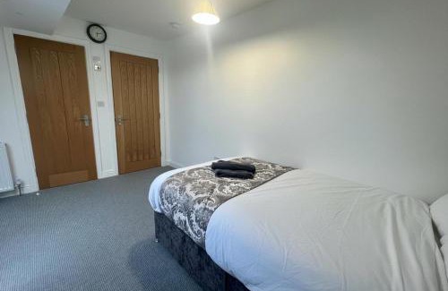 Newcastle-upon-Tyne Apartment | 5 Bedroom Sleeps 10 Free Parking Wifi