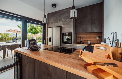 Rtina House | 5 bedroom stunning home in Razanac