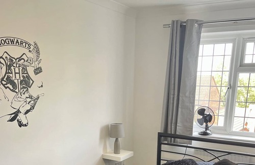 Watford House | 5 Bedroom Themed House Near Watford Junction