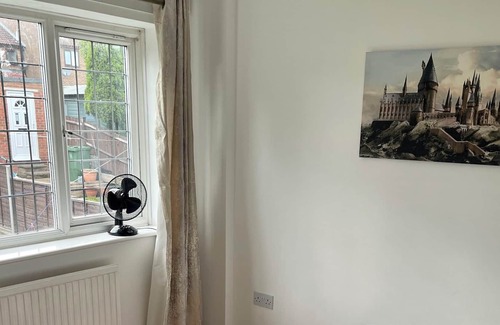 Watford House | 5 Bedroom Themed House Near Watford Junction