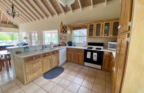 Barnes Ghaut Villa | 5 bedroom Villa with pool, 5 min walk to the beach