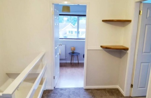 Kimberley House | 5 bedroomed house available for guests and contractors Wifi Parking