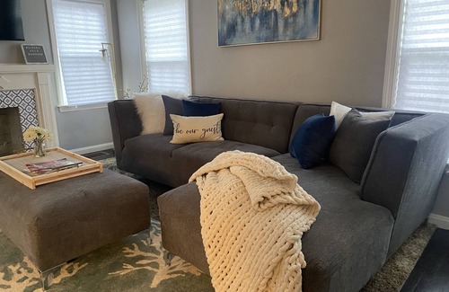 Cleveland Heights Apartment | 5 bedrooms for Large groups, 2 Apartments combined, Pet Friendly