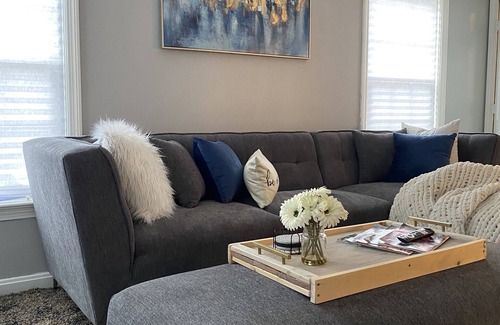 Cleveland Heights Apartment | 5 bedrooms for Large groups, 2 Apartments combined, Pet Friendly