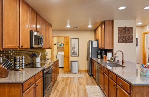 Pinetop Cabin | 5 Bedrooms in beautiful gated community of Pinetop Crossings! Close to Sunrise!