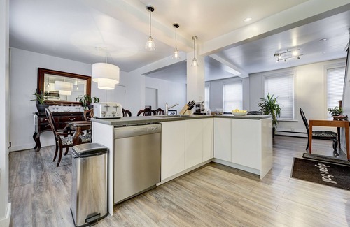 Saint-Jean-Baptiste Apartment | 5 Bedrooms Location & 10 Minutes Walk To Old Quebec